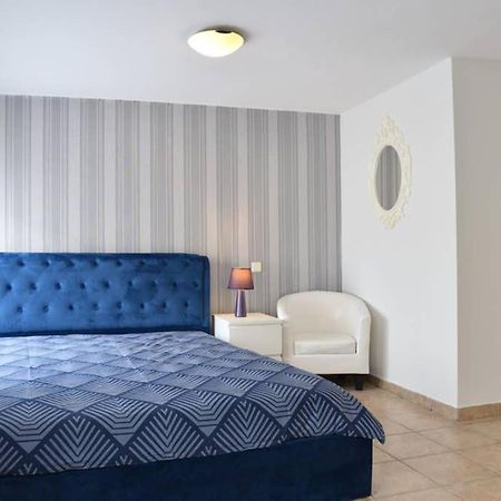 A Modern Bright Studio In The Center Of Kastoria Exterior photo